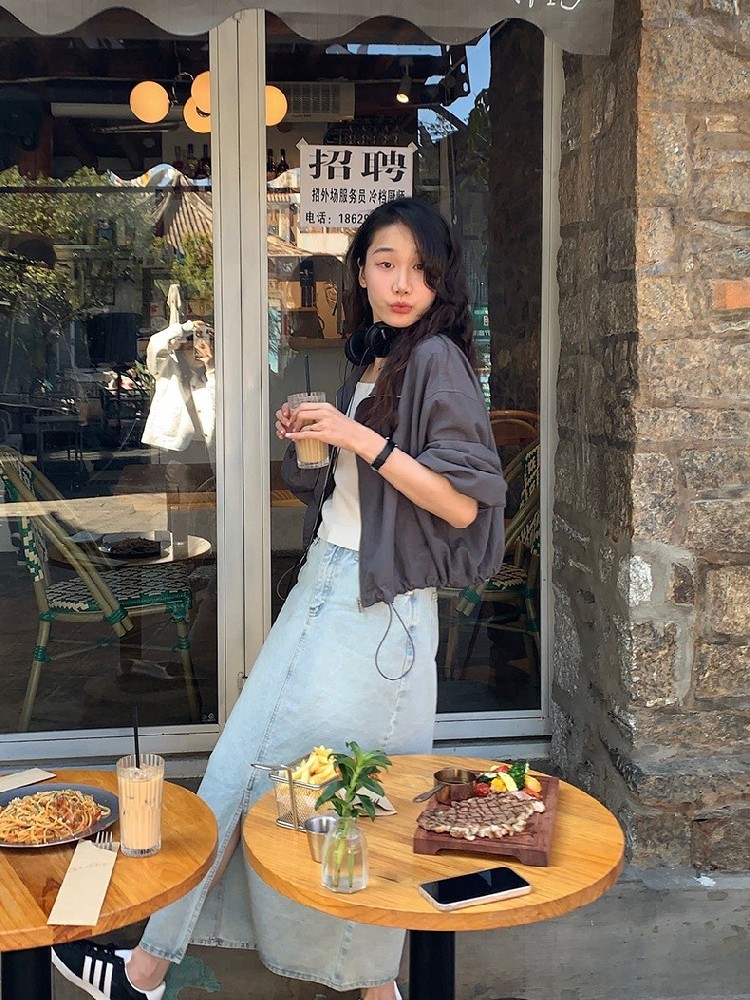 韓版寬松休閑短(duǎn)款純色外(wài)套2023年(nián)春季新款抽繩拉鏈翻領長(cháng)袖外(wài)搭女(nǚ)